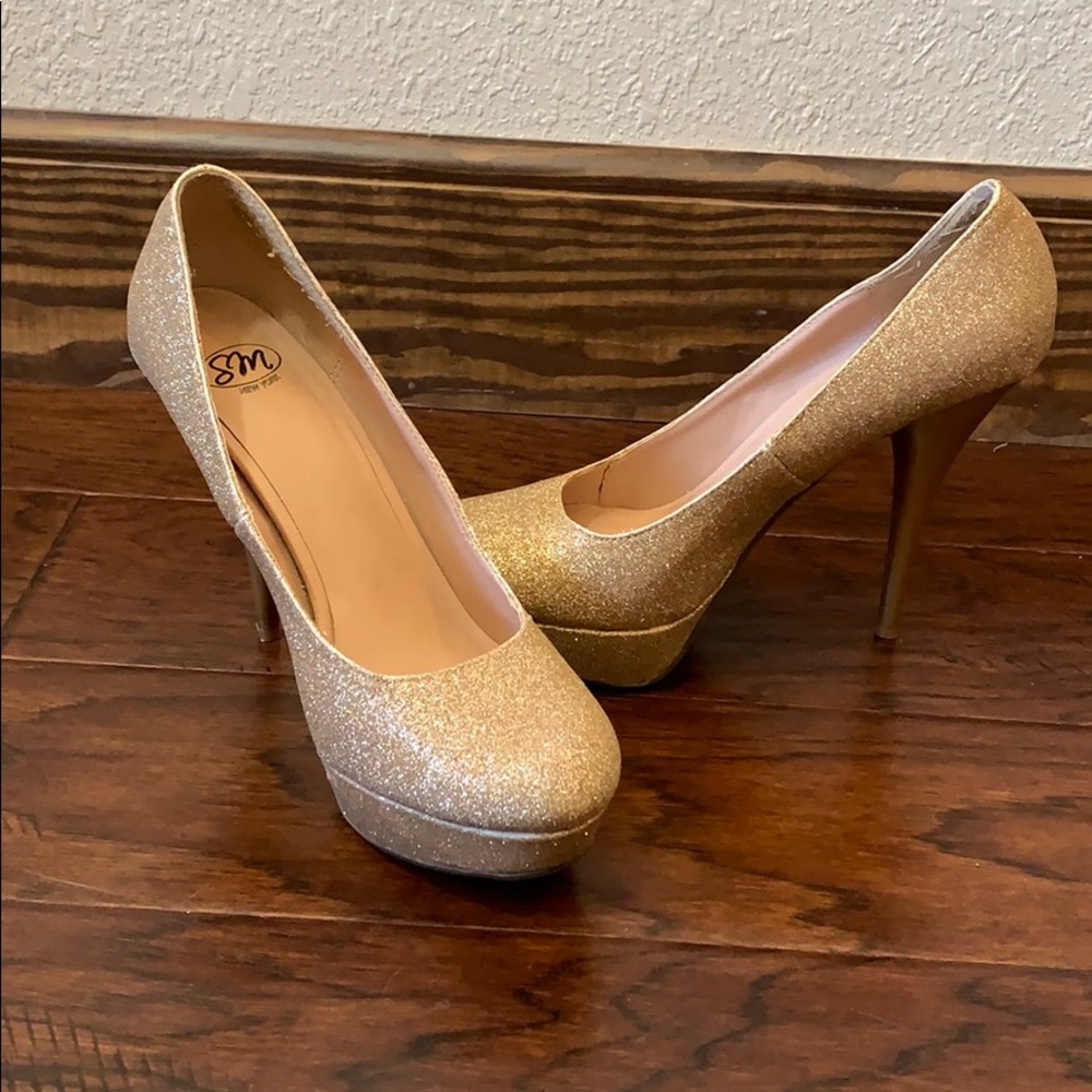 Gold glitter pumps